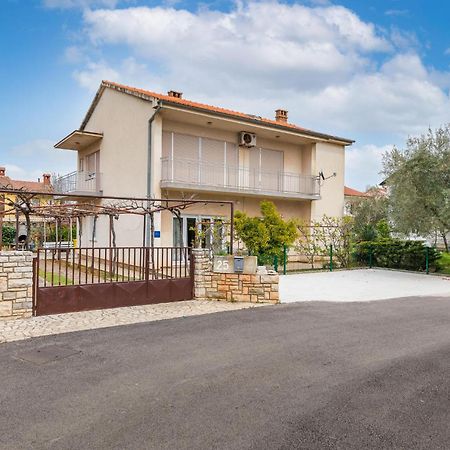 Lovely Apartment In Fazana With Kitchen Extérieur photo