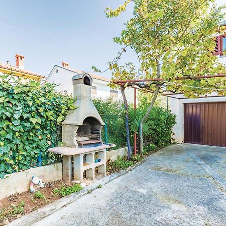 Lovely Apartment In Fazana With Kitchen Extérieur photo