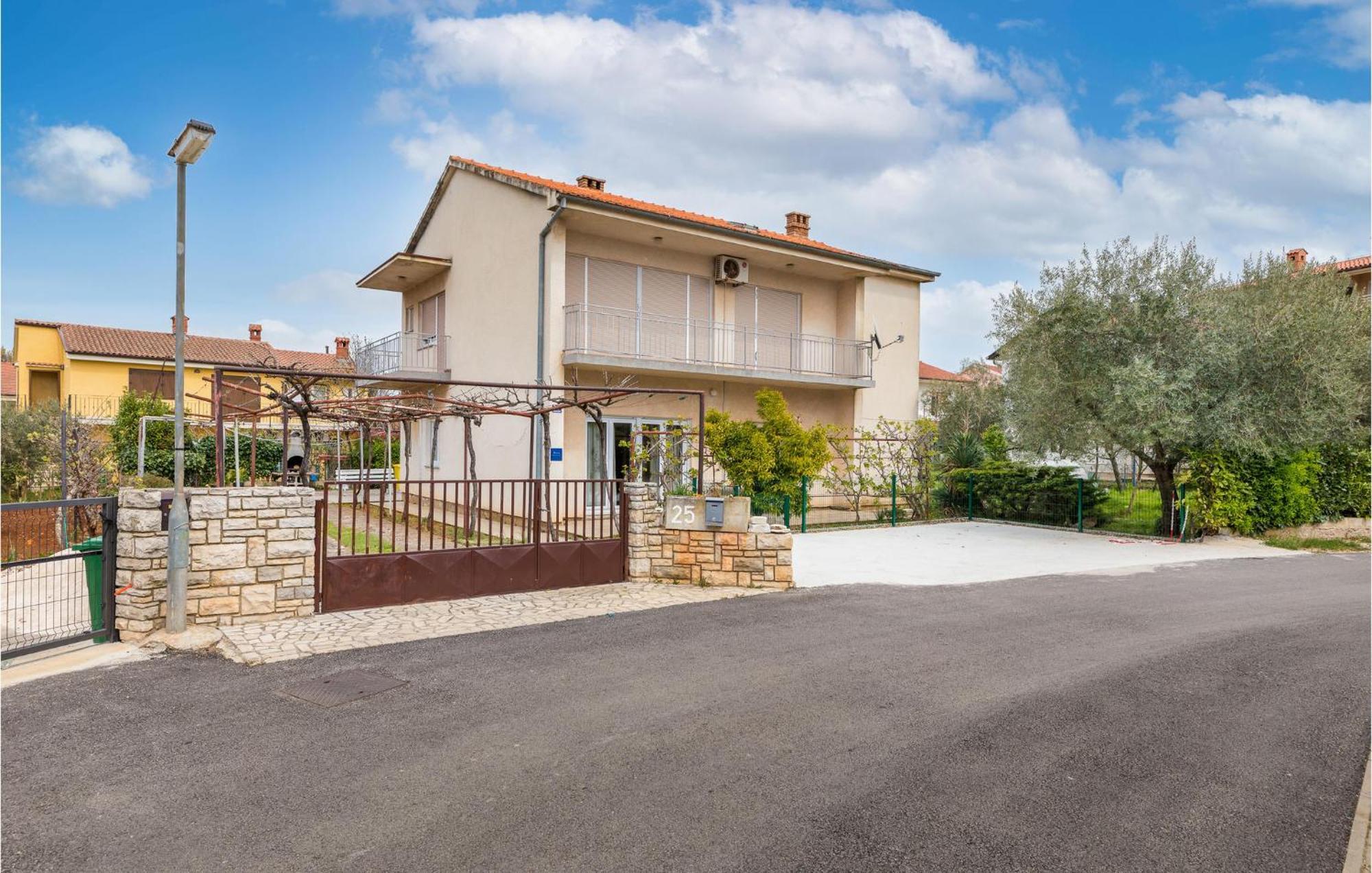 Lovely Apartment In Fazana With Kitchen Extérieur photo
